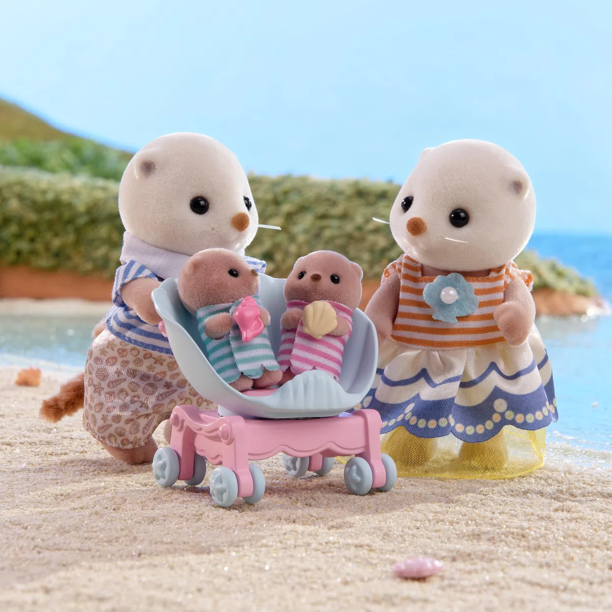 Sylvanian Families - La Famille Loutre de mer -Figurines Animaux Miniatures - 5803