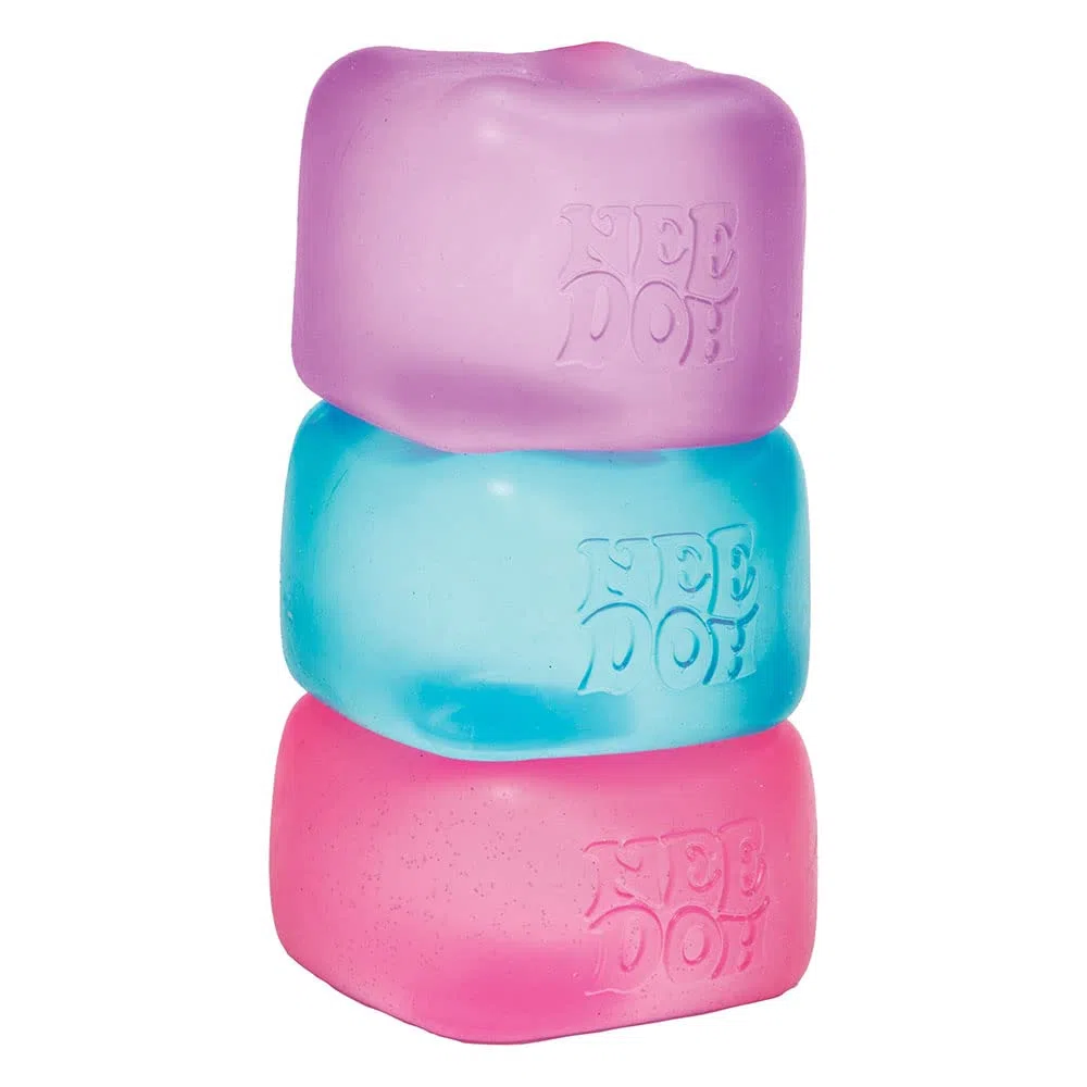 Schylling Needoh Lot de 3 Jouets sensoriels Cube avec Un écrasement Super Solide – revient Toujours à sa Forme carrée – Les Couleurs Peuvent Varier