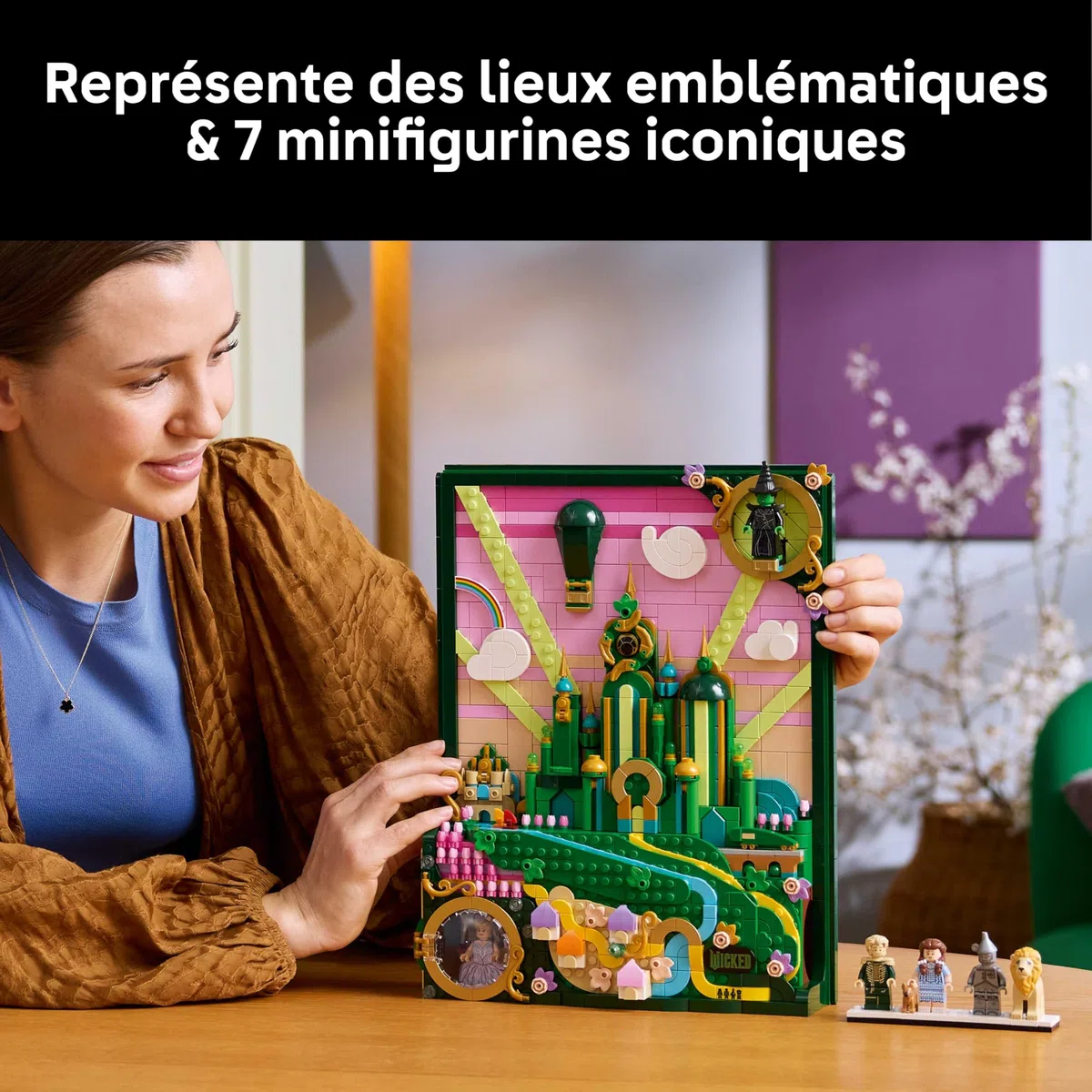 LEGO Wicked Tableau d’Emerald City - Art Mural - Set de Construction 3D pour Adulte - Maquette avec 6 Minifigurines & Figurine de Toto Le Chien - Décoration DIY - Cadeau pour Fans du Film 75685