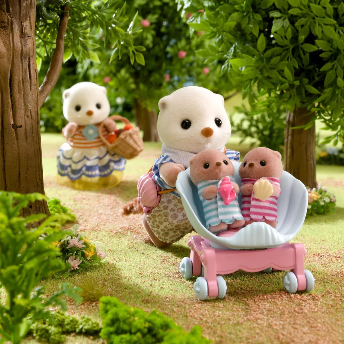 Sylvanian Families - La Famille Loutre de mer -Figurines Animaux Miniatures - 5803