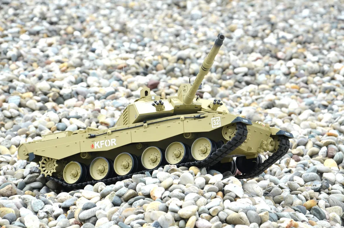 RC Panzer "Britischer Challenger 2" Heng Long 1:16 mit Rauch&Sound und Metallgetriebe -2,4Ghz