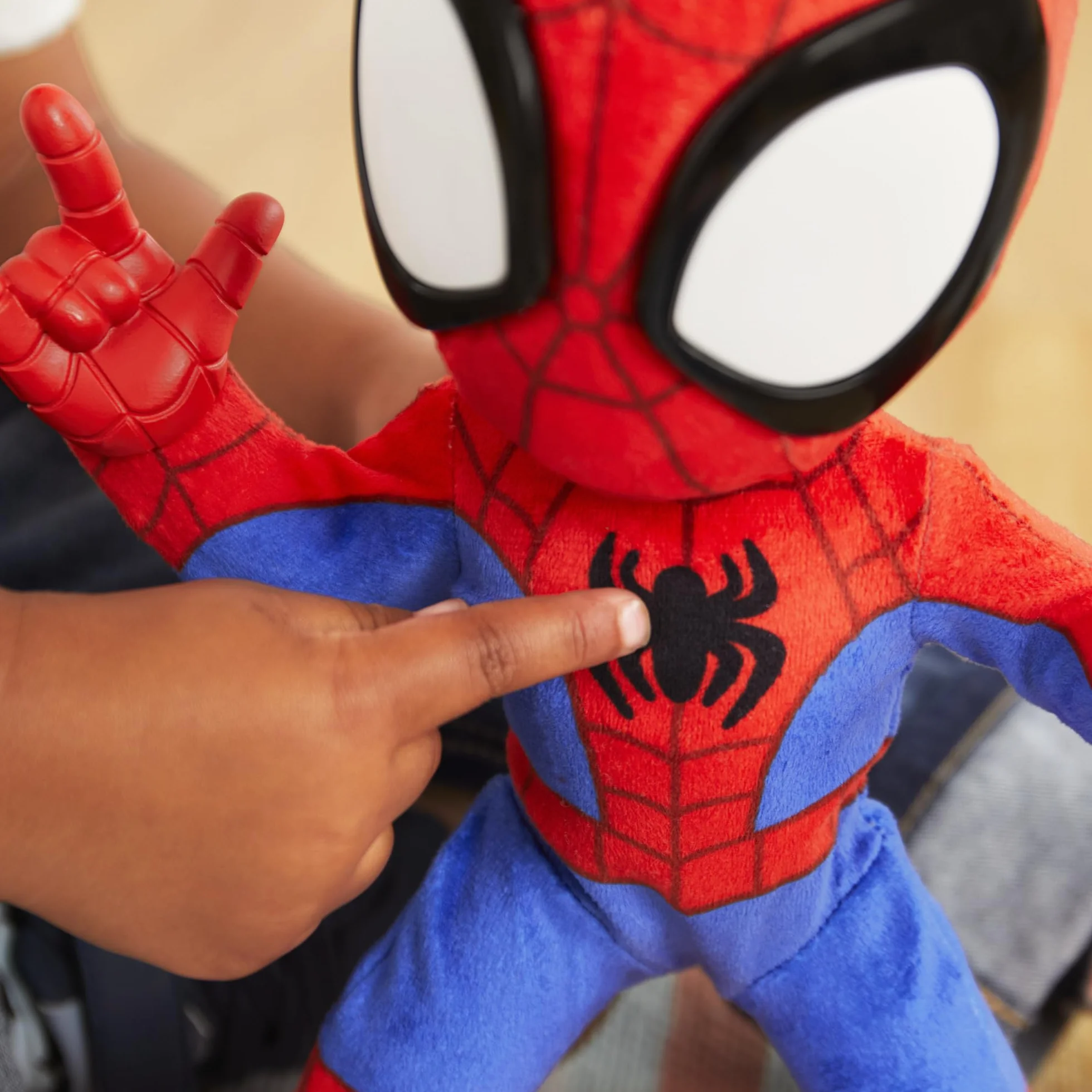 Hasbro Spidey et Ses Amis Extraordinaires, Spidey Danse et Rampe Peluche Interactive, Jouet Préscolaire pour Enfants Dès 3 Ans, Filles et Garçons, Version Anglaise