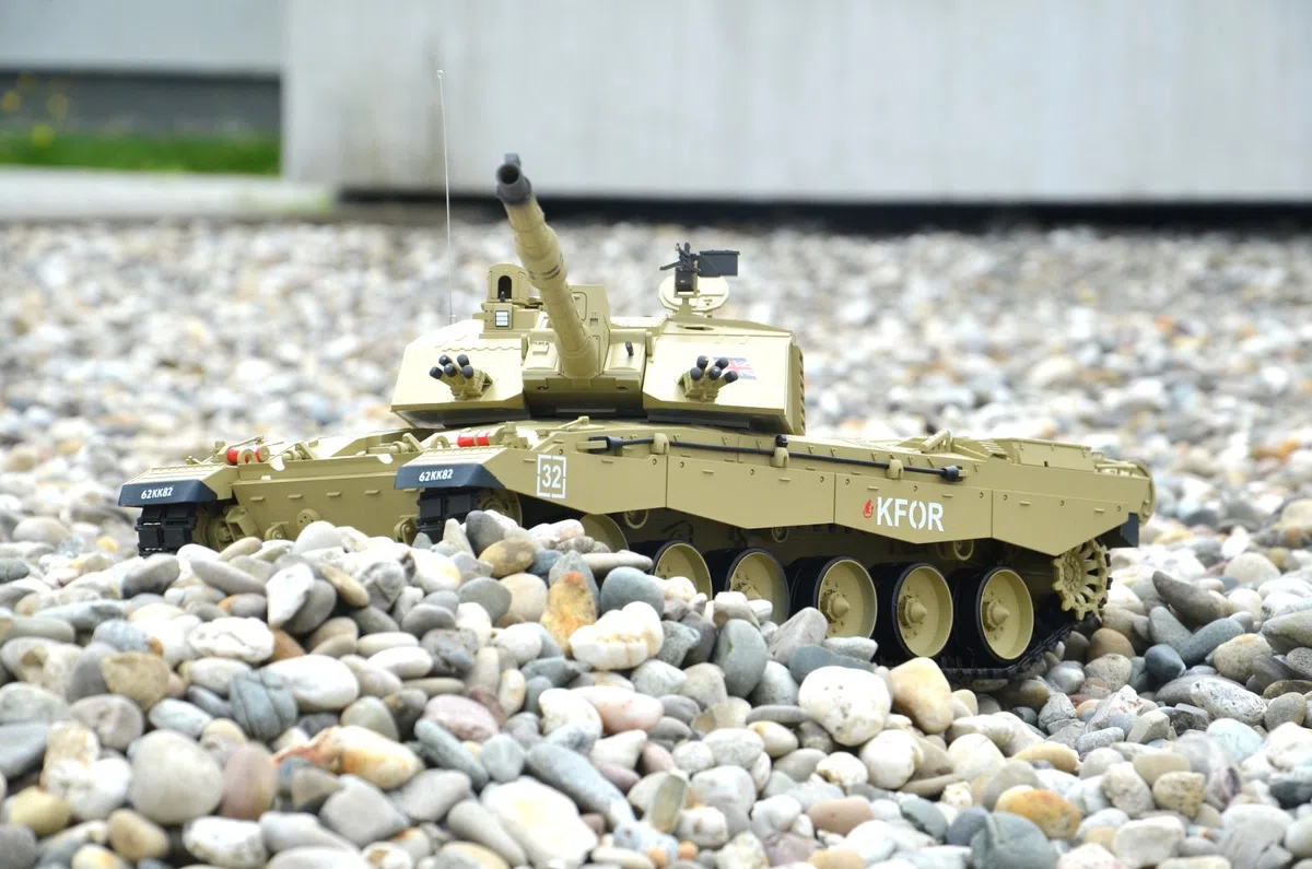 RC Panzer "Britischer Challenger 2" Heng Long 1:16 mit Rauch&Sound und Metallgetriebe -2,4Ghz
